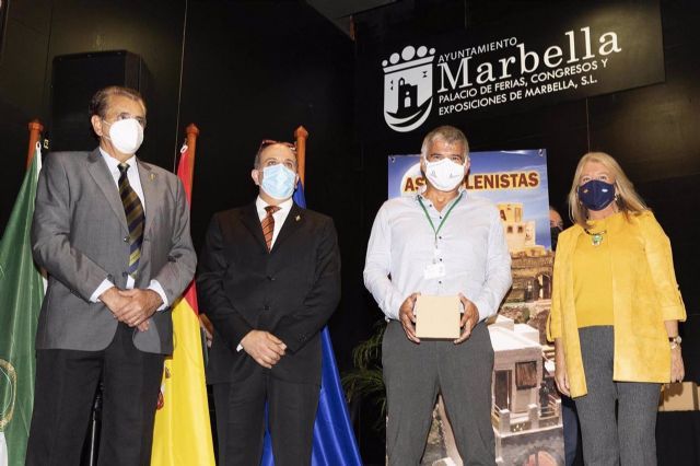 Entrega del reconocimiento de la Asociacin de Belenistas de Marbella al Hospital Costa del Sol