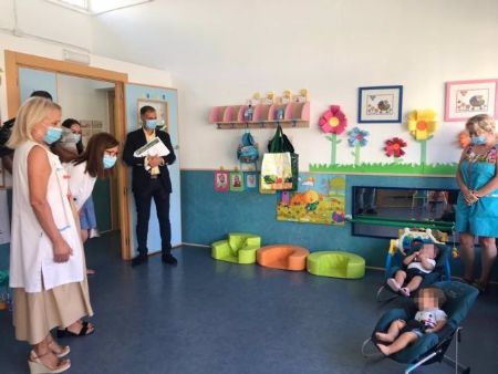 El delegado de Educacin visita una escuela infantil en Almera