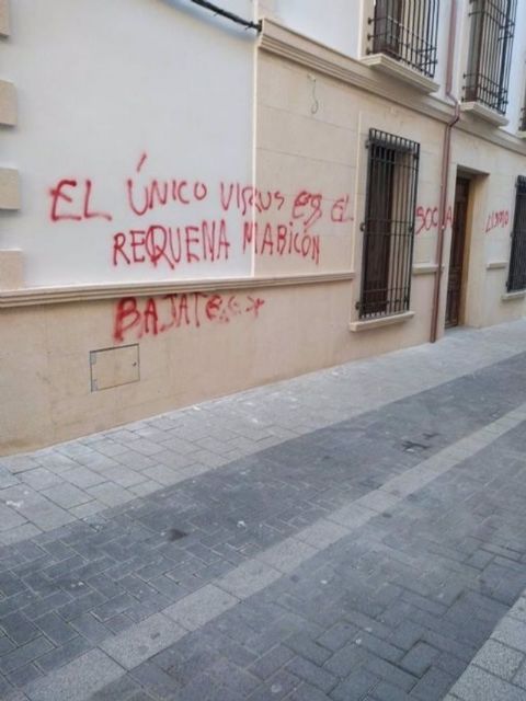 Pintadas denunciadas por el alcalde de Navas de San Juan, en Jan