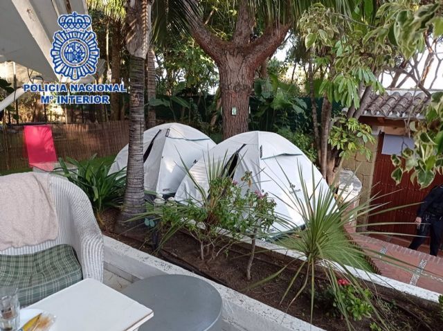 Detenida la organizadora de una fiesta ilegal en una villa de Marbella por darle un mordisco a un polica nacional