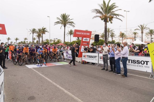 Salida de La Vuelta Ciclista desde Roquetas de Mar (Almera)