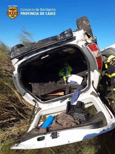 El taxi Toyota volcado en el accidente de trfico entre dos vehculos en la AP-4 en Jerez de la Frontera (Cdiz) 