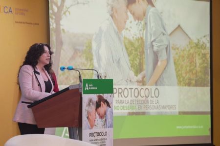 La consejera de Igualdad, Polticas Sociales y Conciliacin, Roco Ruiz, en la presentacin del protocolo para detectar la soledad no deseada en personas mayores