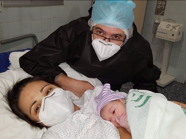 Candela, nacida a las 00,01 en Jerez, es el primer beb de 2021 en la provincia 