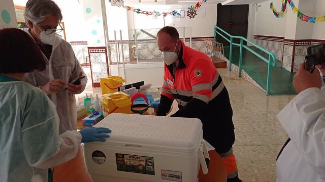 Llegada de vacunas a una residencia de mayores en Andaluca