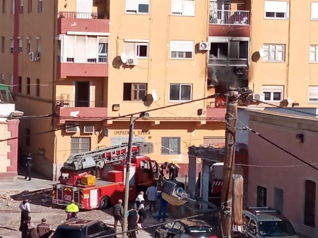 Incendio en un bloque de viviendas en el Barrio Alto