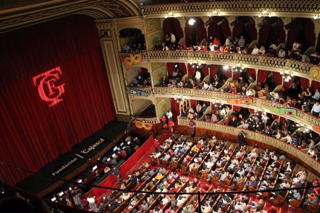 Imagen del interior del Gran Teatro Falla en una funcin de Carnaval 