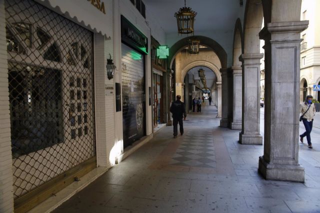 Hostelera del entorno de la Catedral de Granada cerrada.