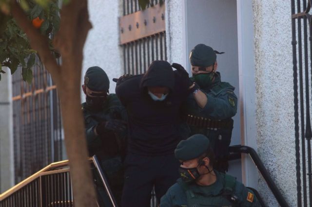 Salida de los juzgados de <strong>Fuengirola</strong> (Mlaga) de El melillero, detenido por supuestamente rociar con cido a su exnovia y una amiga.