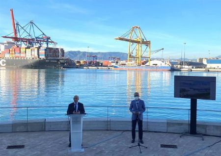 El presidente de la Autoridad Portuaria, Carlos Rubio, hace balance de 2020 junto al director del Pueto, Jos Moyano