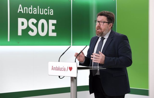 El portavoz adjunto del grupo parlamentario del PSOE-A, Rodrigo Snchez Haro, en rueda de prensa.