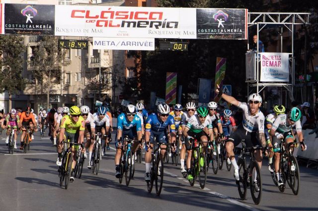 Giacomo Nizzolo gana La Clsica Ciclista con la que Costa de Almera brilla &quot;en todo el mundo&quot;