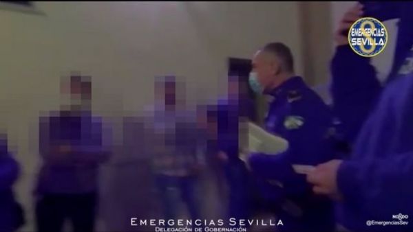 Desalojadas 14 personas en Sevilla de una fiesta en una vivienda alquilada de la calle Castilla