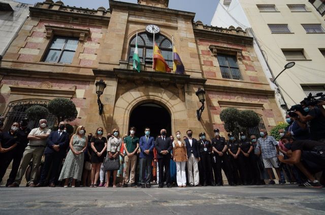 Minuto de silencio a las puertas del Ayuntamiento de Algeciras
