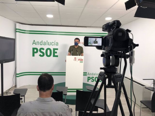 Mario Jimnez ofrece una rueda de prensa en la sede provincial del PSOE de Huelva
