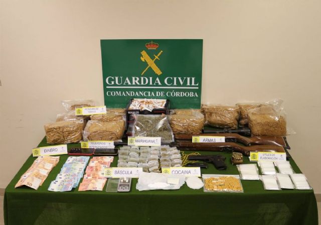 Droga y otros efectos incautados por la Guardia Civil en Villanueva de Crdoba