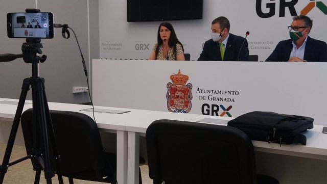 Rueda de prensa de Vox, con la diputada Macarena Olona, el portavoz municipal, Onofre Miralles, y el portavoz en el Parlamento de Andaluca, Manuel Gavira