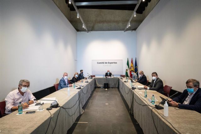 Reunin del comit de expertos Covid-19 de la Junta de Andaluca presidido por el consejero de Salud y Familias, Jess Aguirre