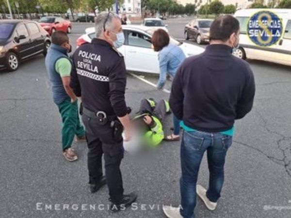 Herido grave en Sevilla un motorista de 48 aos tras colisionar con un turismo en la Avenida de Andaluca