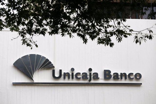 Sede de Unicaja Banco Economa grupo entidad bancaria financiera Mlaga