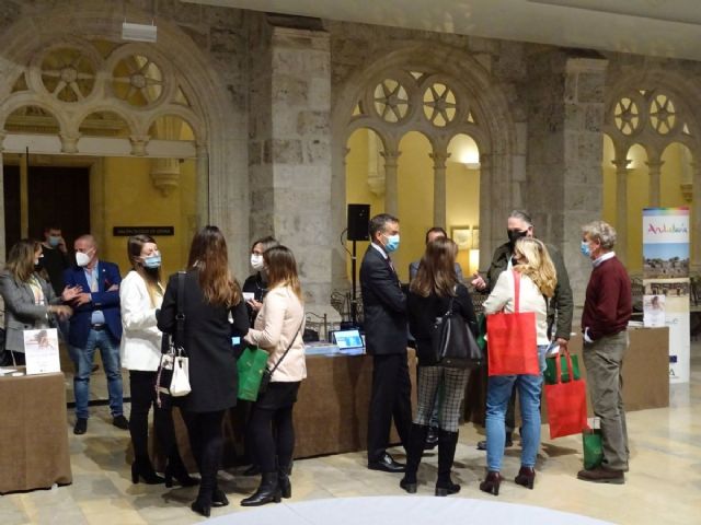 Andaluca promociona su oferta de turismo de interior en el mercado nacional durante Intur