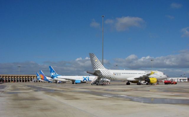 Plataforma de estacionamiento de aeronaves del aeropuerto de San Pablo de Sevilla