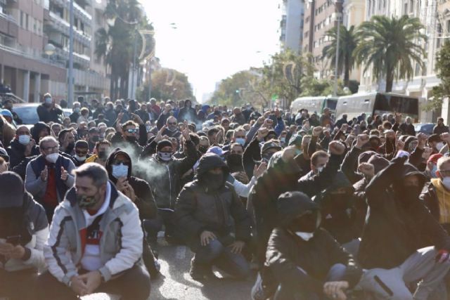 Nuevos cortes de carretera en la huelga del metal de Cdiz, a 18 de noviembre del 2021 en Cdiz (Andaluca). - Nacho Frade - Europa Press