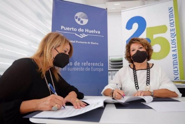 Firma del convenio patrocinio entre El Puerto de Huelva y AFA Huelva