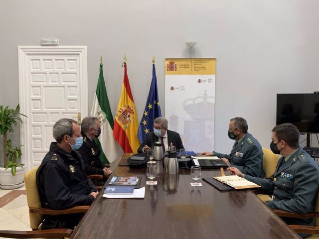 Reunin del subdelegado del Gobierno en Sevilla, Carlos Toscano, con la Polica Nacional y la Guardia Civil de la provincia