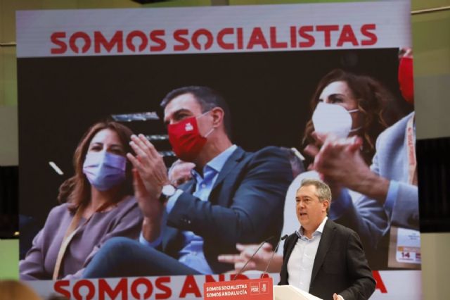 El secretario general del PSOE-A, Juan Espadas, interviene en la clausura del XIV Congreso Regional del PSOE-A, en Torremolinos (Mlaga)