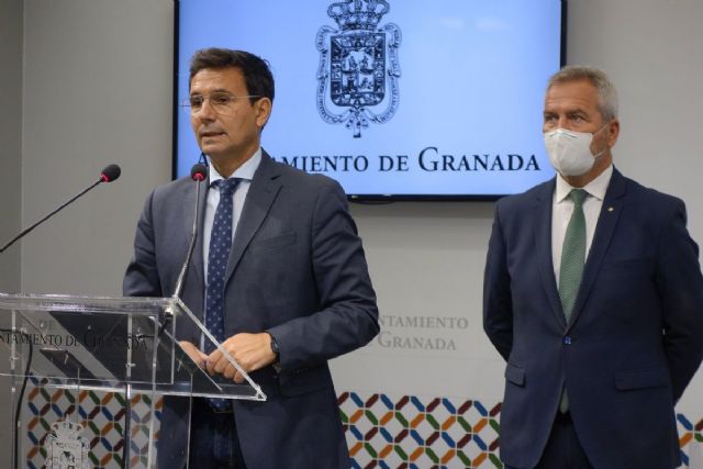 El alcalde de Granada, Francisco Cuenca, junto al presidente de la Autoridad Portuaria de Motril, Jos Garca Fuentes