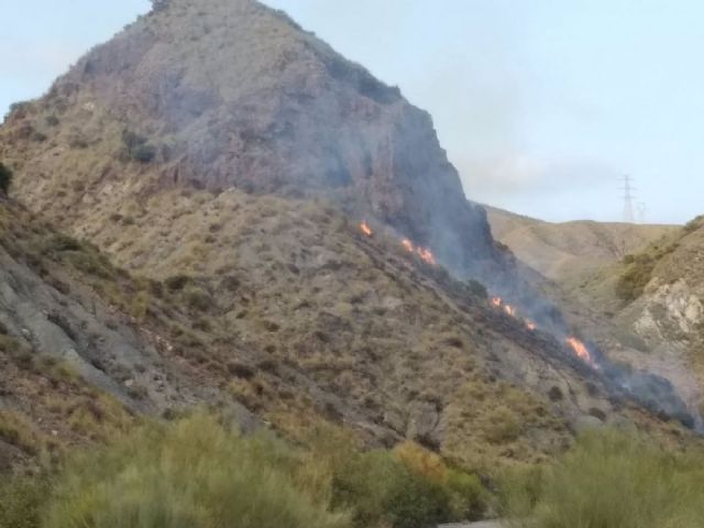 Declarado un incendio forestal en el paraje El Cumbrero en Carboneras