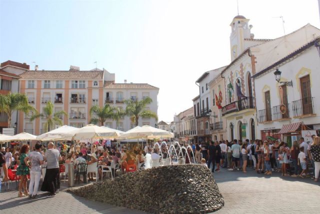 Plaza del municipio malagueo de lora que ha recuperado su tradicional fiesta de las sopas perotas tras la pandemia