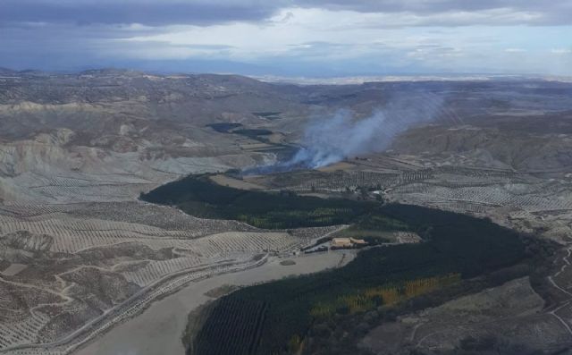 Declarado un incendio forestal en Fonelas (Granada) para el que se han desplegado dos medios areos