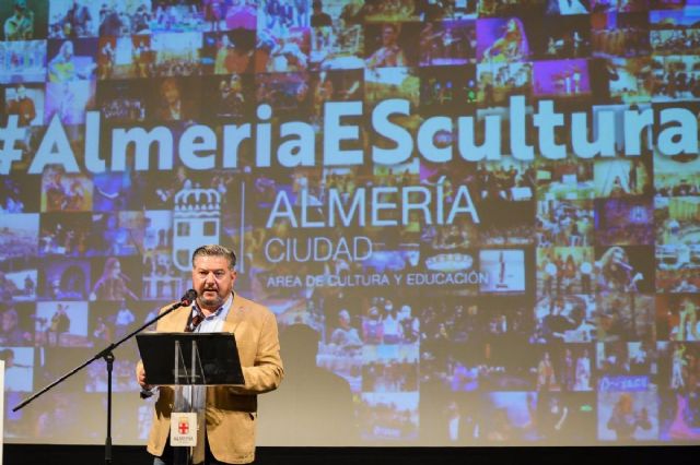 El concejal Diego Cruz presenta la programacin cultural de otoo en Almera