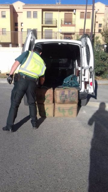 La Guardia Civil intercepta un vehculo cargado con ms de 132 kilos de hachs en la A-92N, en Gor