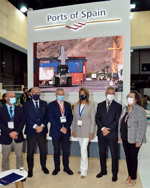 De izquierda a derecha, los presidentes de las autoridades portuarias de Mlaga, de Almera, de Puertos del Estado, de Huelva, de Motril y de Cartagena