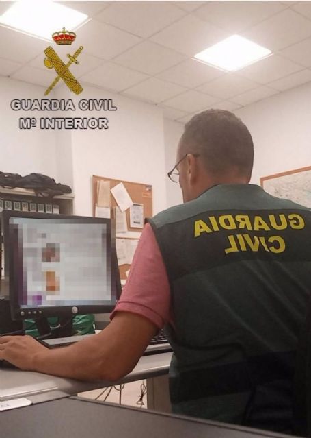 Un agente de la Guardia Civil de Huelva