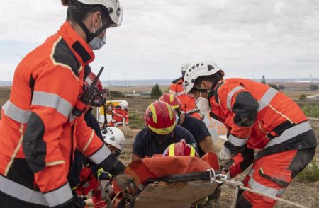 Alumnos del curso de gestin del riesgo ssmico del IESPA realizan el taller de rescate en estructuras colapsadas
