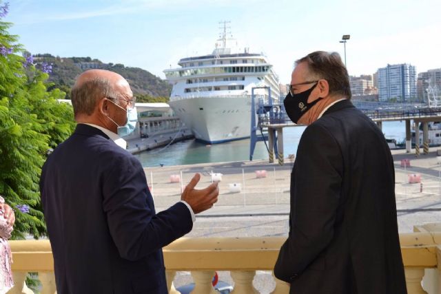 El presidente de la Autoridad Portuaria de Mlaga, Carlos Rubio, y el presidente de la Ciudad Autnoma de Melilla, Eduardo de Castro