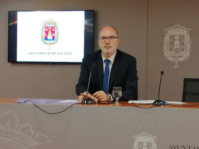 El concejal de Transportes del Ayuntamiento de Alicante, Manuel Villar