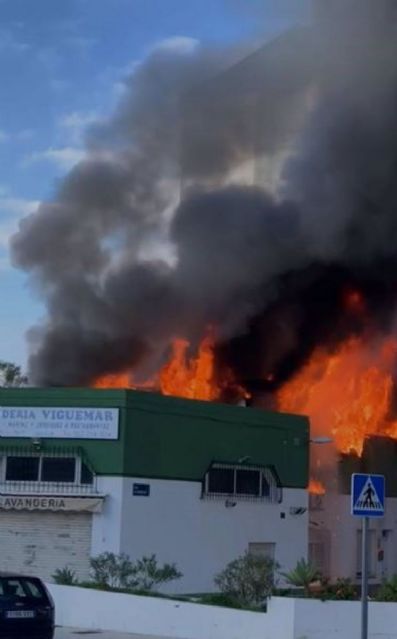 Incendio en un edificio en la barriada malaguea de El Palo