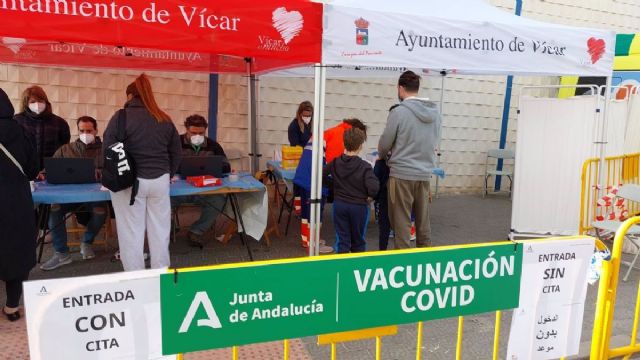 Salud habilita un nuevo punto de vacunacin en el mercadillo de la Puebla de Vcar