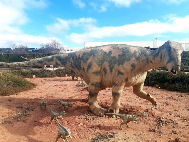 Reconstruccin de Iguanodon galvensis en Dinpolis-Teruel. Crditos: Fundacin Dinpolis