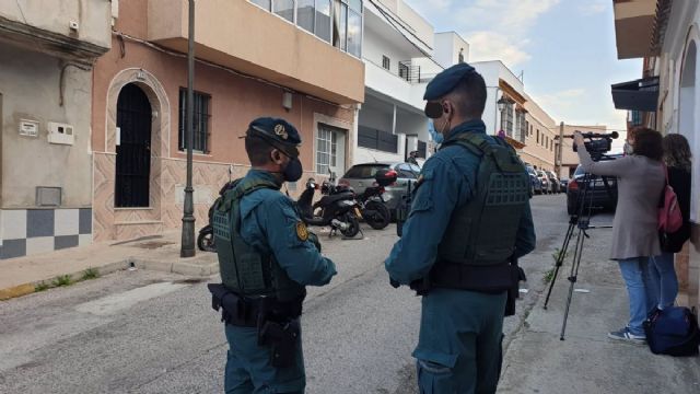 Agentes de la Guardia Civil en la operacin desplegada en El Puerto y Barbate