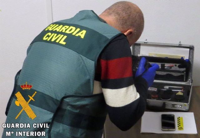 La <strong>Guardia Civil</strong> recupera un telfono mvil robado