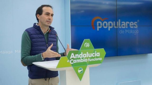 El portavoz de Educacin del Partido Popular andaluz en el Parlamento, Miguel ngel Ruiz, en rueda de prensa