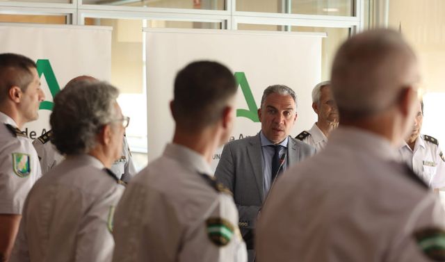  Un momento de la intervencin del consejero de la Presidencia en funciones, Elas Bendodo, en su visita a la sede de la Unidad de Polica Adscrita