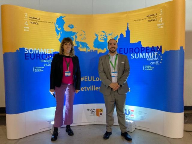 De izquierda a derecha, la consejera Ollo y el director general de Accin Exterior, Sergio Prez, en la la 9 Cumbre Europea de Regiones y Ciudades en Marsella