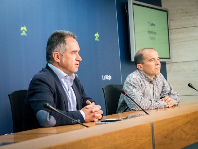 El director general de Deporte, Eloy Madorrn, y el presidente de la Federacin Riojana de Atletismo, Carlos Mir